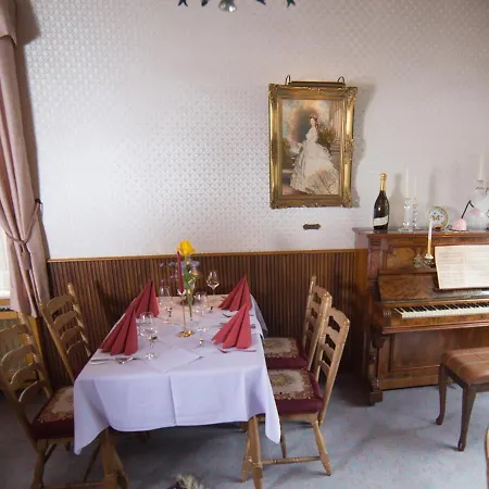 Zur Post Hotel 3*