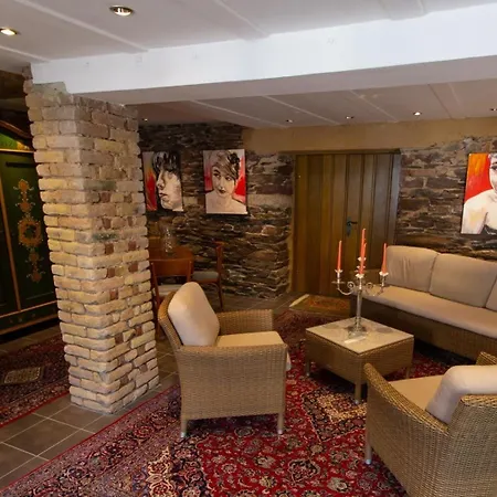 Zur Post - Burg An Der Mosel Hotel