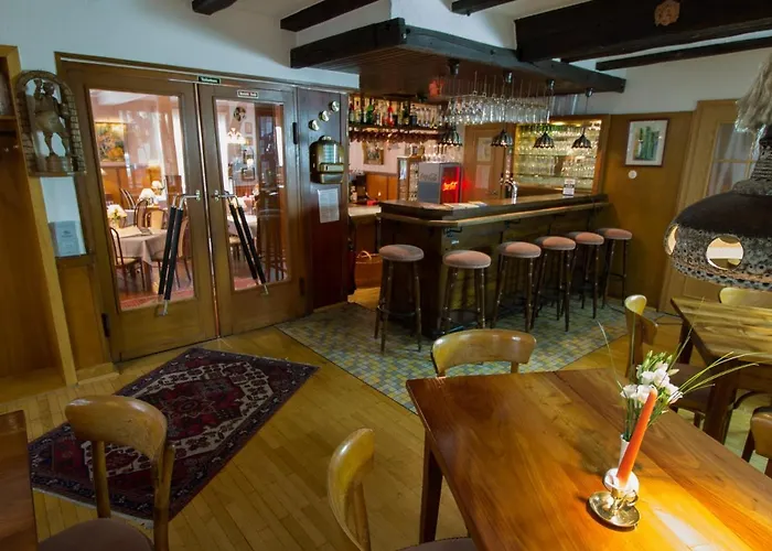 祖尔波斯特酒店 - 摩泽尔河畔城堡 酒店 Burg (Bernkastel-Wittlich)